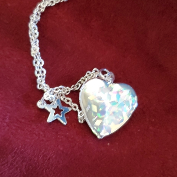 Locket - Picture 3 of 3